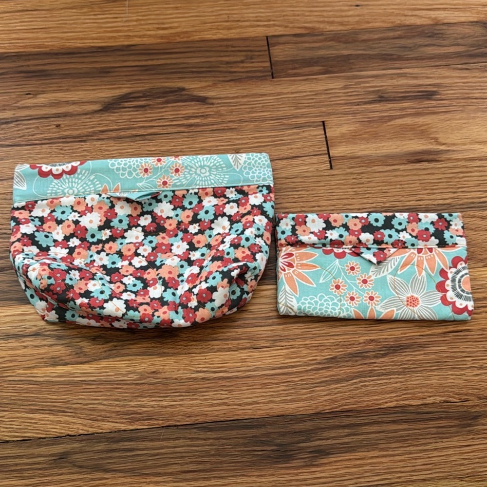 ✨3/$10 Floral Cosmetic Bag Set